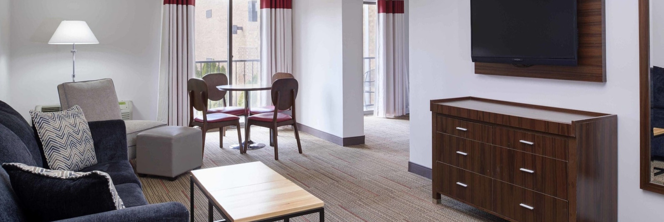 Four Points by Sheraton Detroit Novi, 诺维 — 照片 1