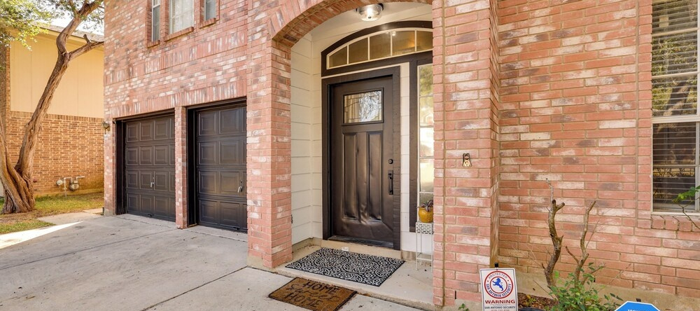 3 Mi to Randolph Afb: San Antonio Area Home, 环球城 — 照片 1