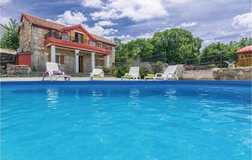 Three-Bedroom Holiday Home in Krusevo, 克鲁舍沃 — 照片 1