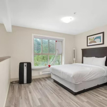 Modern 4BR Penthouse With Lake Views, Harrison Hot Springs — photo 4