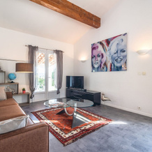 Lavish Villa in Pouzols-Minervois with Jacuzzi, 普佐尔米内尔瓦 — 照片 5
