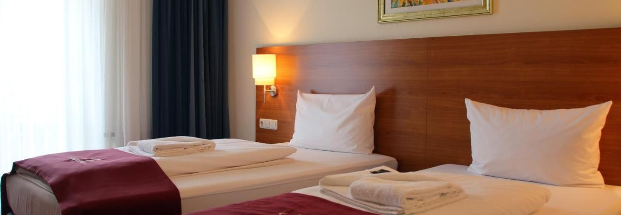 Abasto Hotel Eichenau, 艾谢瑙 — 照片 1