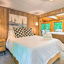 Pet-Friendly Pocono Pines Rental W/ Hot Tub!, Поконо-Пайнс — фото 2
