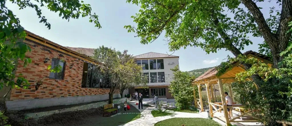 Madin Eco Hotel, Debet — photo 1