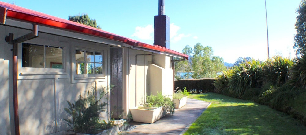 The Beachfront Bach, Kaiteriteri — photo 1