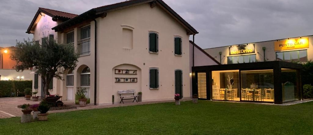 Villa Myosotis, Mirano — photo 1