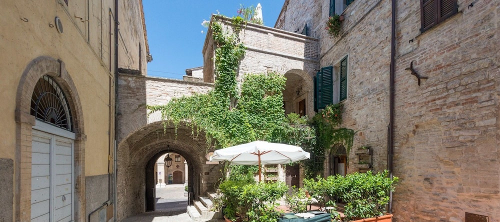 Appartamenti turistici Vicolo S. Chiara, 萨索费拉托 — 照片 1