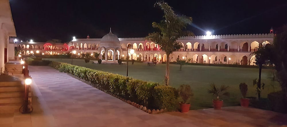 V Resorts Rajmahal Orchha, Орчха — фото 1