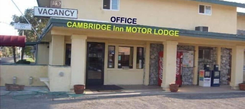 Cambridge Inn Motor Lodge, Колинга — фото 1