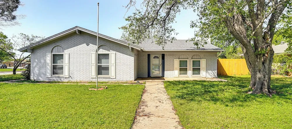 Home w/ Game Room & Pool: Wichita Falls Retreat, 威奇托福尔斯 — 照片 1