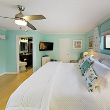 New Listing! Canal-side Gem W/ Huge Yard & Hot Tub 2 Bedroom Home, Oldsmar — photo 5