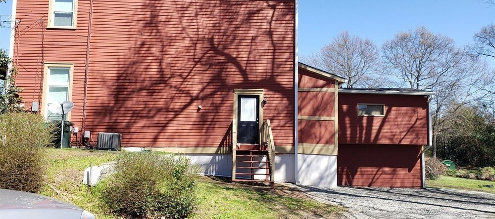 Apartment - 1064 College Street, Macon — photo 1