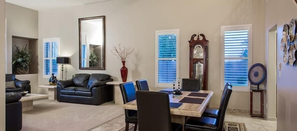 The Sound Of Freedom By Signature Vacation Rentals, Surprise — photo 1