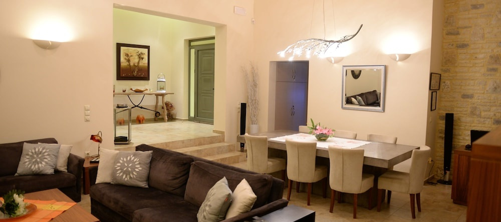 Paralia Patras - Villa Elia, 帕特雷 — 照片 1