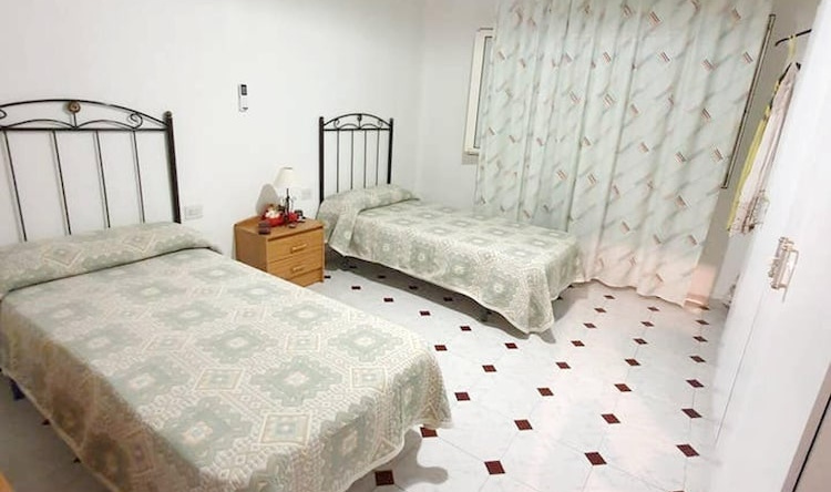 Villa With 2 Bedrooms in Alfacar, With Wonderful Mountain View, Private Pool, Furnished Terrace, 阿尔法卡尔 — 照片 1