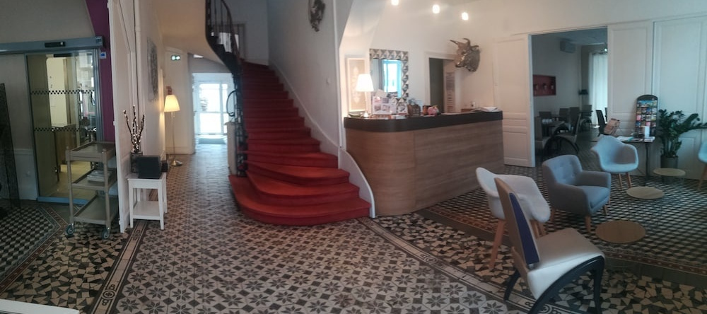 Hôtel l'Apostrophe, 帕赖勒莫尼亚勒 — 照片 1