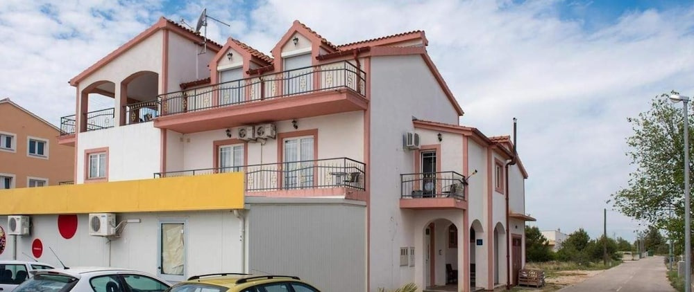 Apartmani Krka Rooms, Лозовац — фото 1