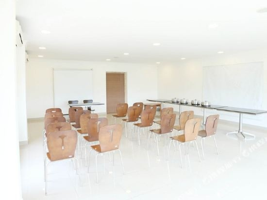 OYO 15723 Hotel Rishi Gardens, 古穆迪蓬迪 — 照片 1