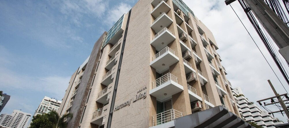 7D - 3 Bedroom Downtown Apartment With Shared Pool, Бангкок — фото 1