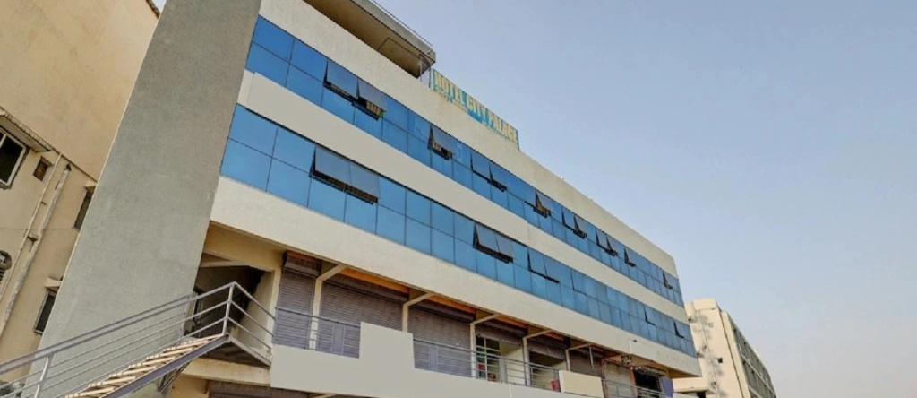 Hotel City Palace, 巴夫拉 — 照片 1