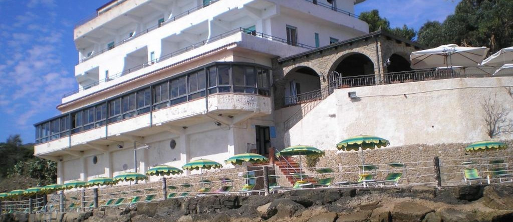 Hotel Sirena, 卡斯特拉巴泰 — 照片 1
