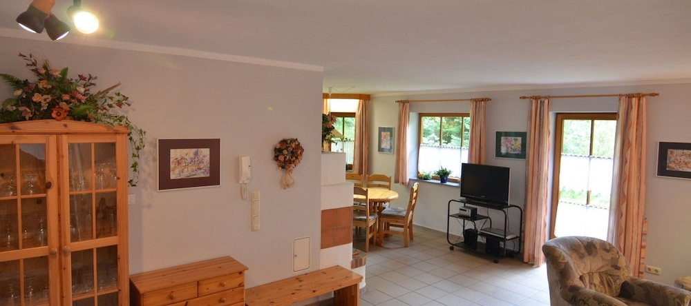 Serene Holiday Home in Bischofsmais Bavaria near Forest, 比绍夫斯迈斯 — 照片 1