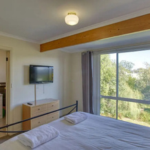 Cockatoo Cabin, Binalong Bay — photo 5