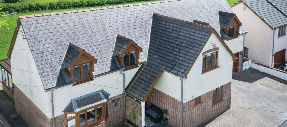 Highfield - 5 Bedroom Holiday Home - Pembroke Dock, 彭布罗克码头 — 照片 1