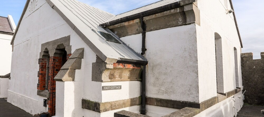 East Lighthouse Keeper's Cottage, Лланейлиан — фото 1
