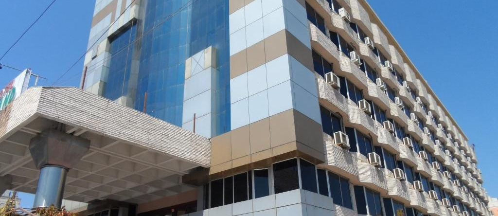 Hotel Plr Grand, Тирупати — фото 1