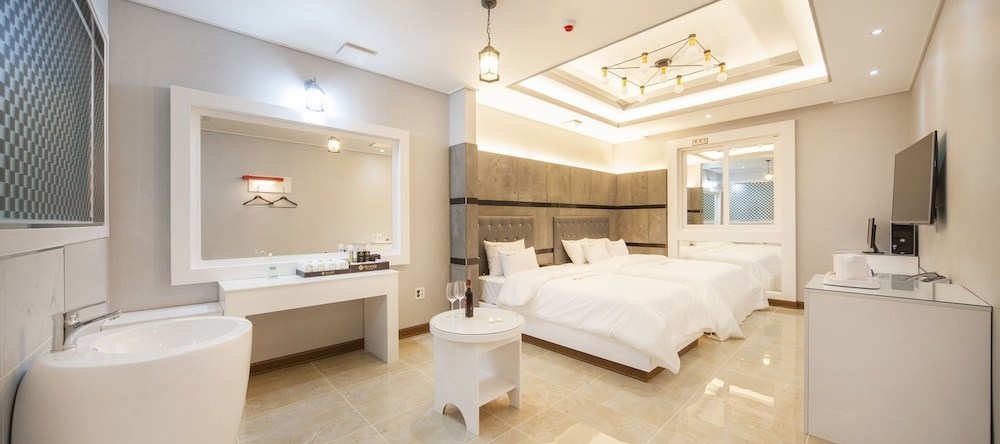 Samho Hotel, Samho-eup — photo 1
