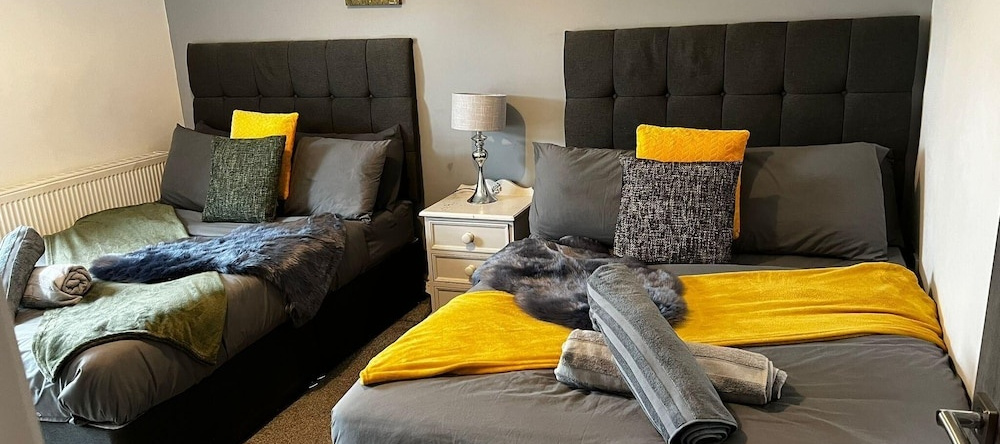 Stay in Comfort , Completely Renovated, Cornelly — photo 1