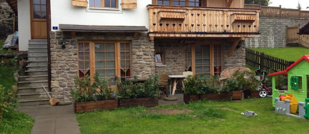 Auberge de la Poste Les Diablerets, 奥尔蒙德苏尔斯 — 照片 1