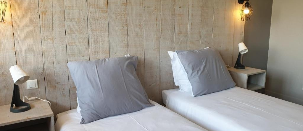 Auberge Bois de étang Motel les Tilleuls, 佩拉勒沙托 — 照片 1