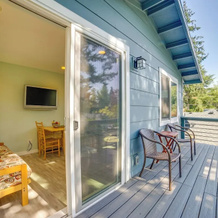 Bellevue Abode: Balcony, 13 Mi to Downtown Seattle, Bellevue — photo 4