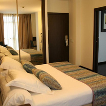 Hotel Villa Rosario II, Edificio Moderno, 里瓦德塞利亚 — 照片 2