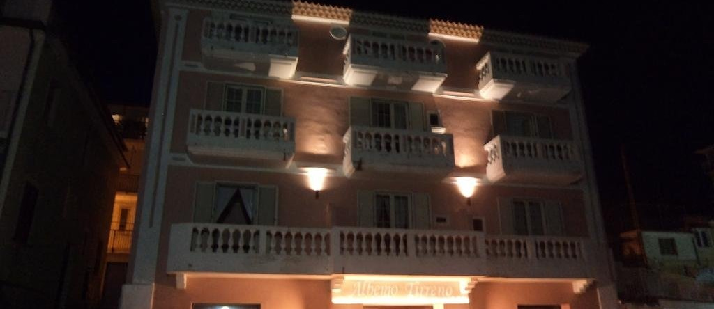 Albergo Hotel Tirreno, 卡梅罗塔滨海 — 照片 1