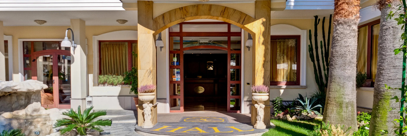 Hotel La Perla, 卡斯特尔沃尔图诺 — 照片 1