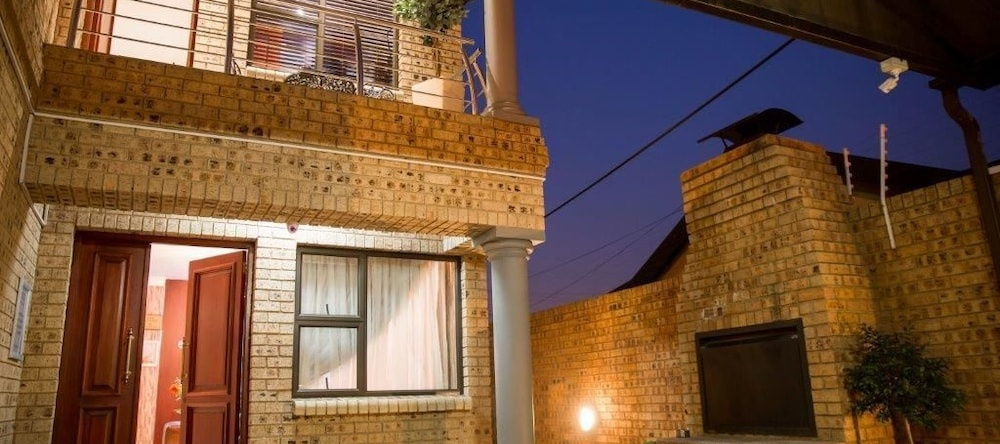 Ekuthuleni Guest House - Soweto, Soweto — photo 1