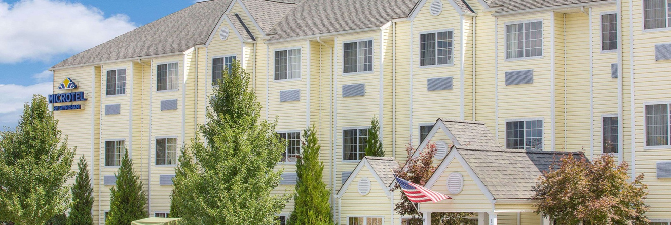 Microtel Inn & Suites by Wyndham Beckley East, Daniels — photo 1