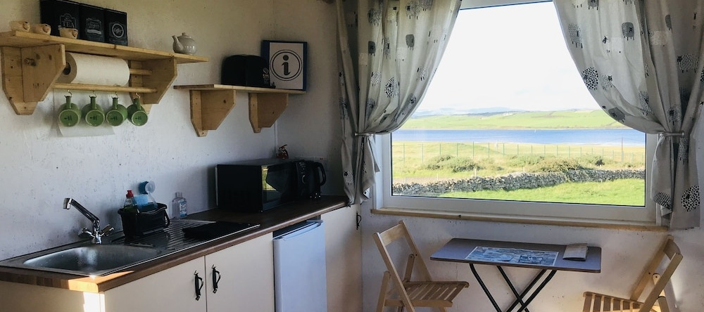 The Snuggly Sheep Shepherd Hut Campview Farm Stay, Баллишаннон — фото 1