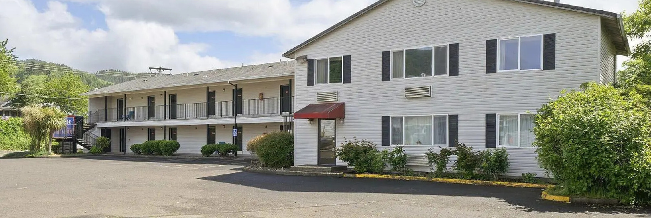 Garibaldi Inn at the Bay, Garibaldi — photo 1