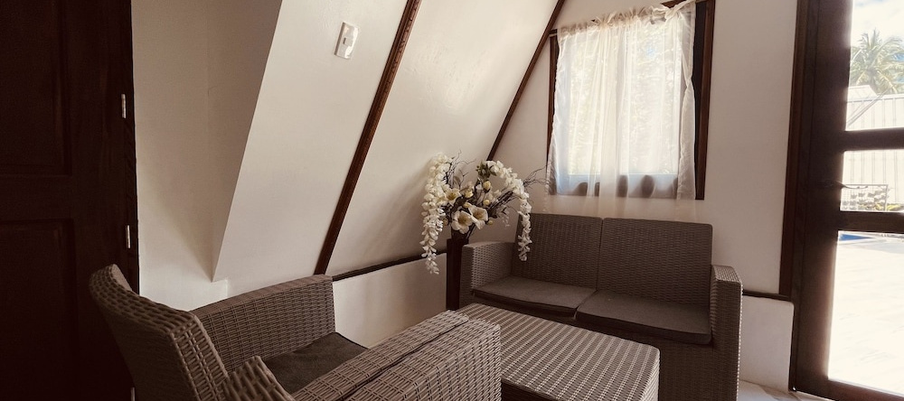 A House Lucban, Таябас — фото 1