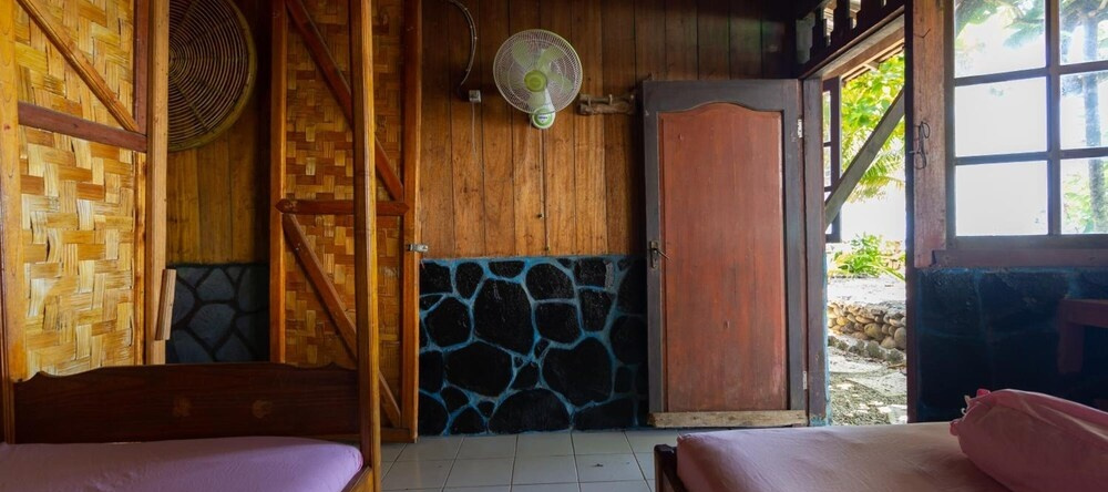 Krui Surf Camp Hotel Mutiara Alam Zandino, 佩梅里汉 — 照片 1