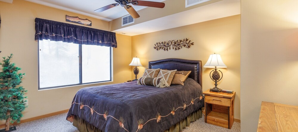 Seven Springs Stoneridge 3 BR Condo, Private Deck by RedAwning, 七泉 — 照片 1