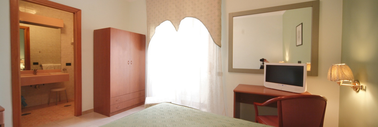 Hotel La Pace, Naples — photo 1
