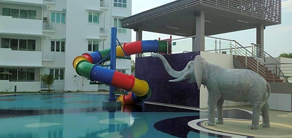 Homelite Resort water theme park condominium, Miri — photo 1