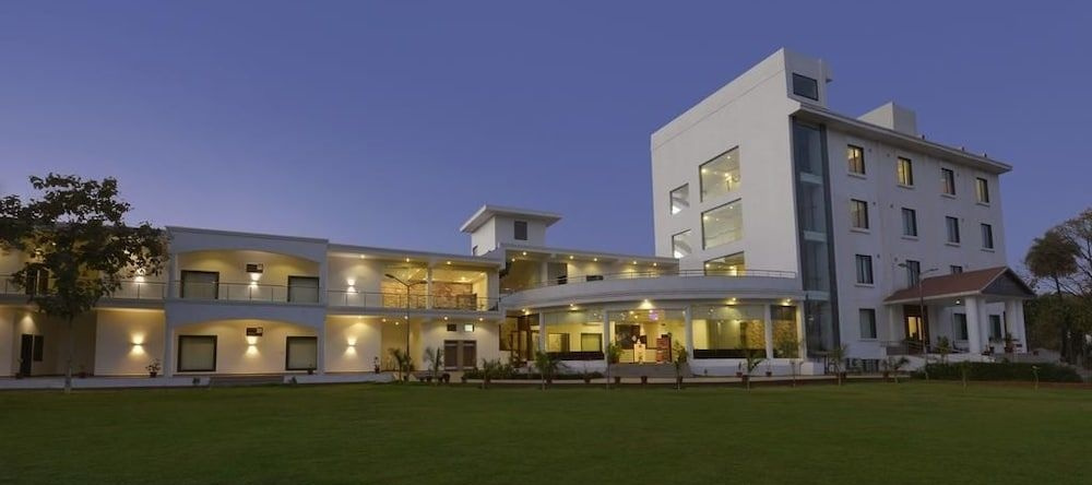 The Elegance Resort, 奇陶加尔 — 照片 1