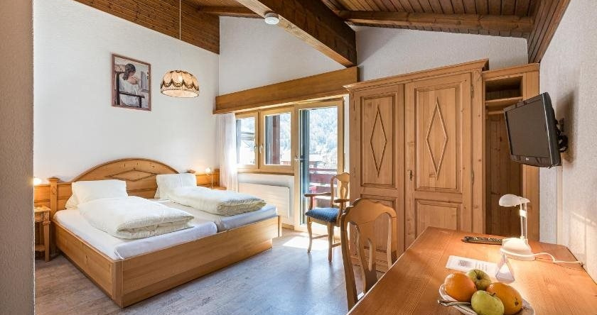 Hotel Blinnenhorn, 雷金根-格卢林根 — 照片 1