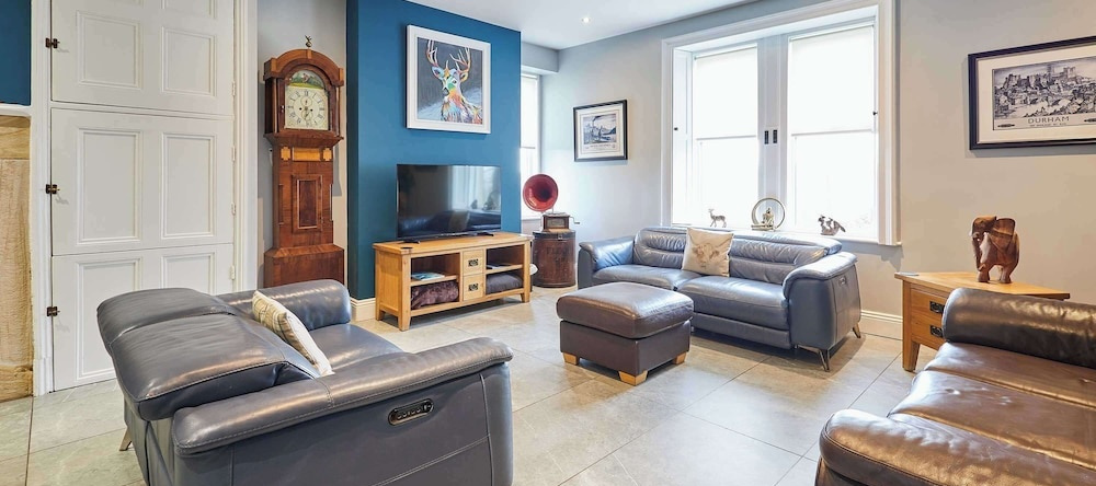 Mount Cottage, 5-beds, Sleeps 10, Pet Friendly, Durham — photo 1